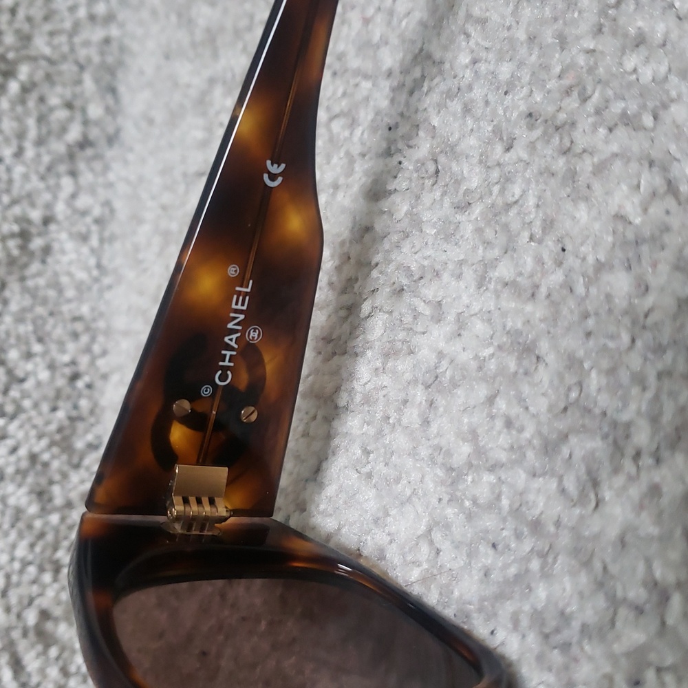 Chanel Tortoiseshell Sunglasses AUTHENTIC - Picture 5 of 12